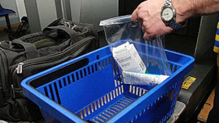 Обязательный досмотр на вокзалах могут ввести до конца года Обязательный досмотр на вокзалах могут ввести до конца года