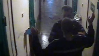 Нападение подписать. Нападение на охранника Катайск фото. Карабаш заключённый напал на охранника видео. Димитровград зарплата охранника в тюрьме.