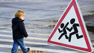 Автомобиль сбил 7-летнего пешехода в Энгельсе и скрылся Автомобиль сбил 7-летнего пешехода в Энгельсе и скрылся