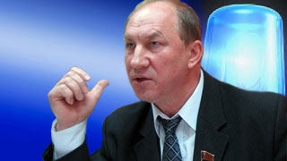 Рашкин потребовал обосновать поездки Сердюкова с мигалками Рашкин потребовал обосновать поездки Сердюкова с мигалками