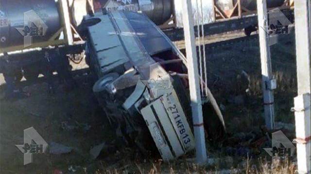 Число погибших при столкновении поезда и автобуса в Саратовской области выросло до пяти человек.