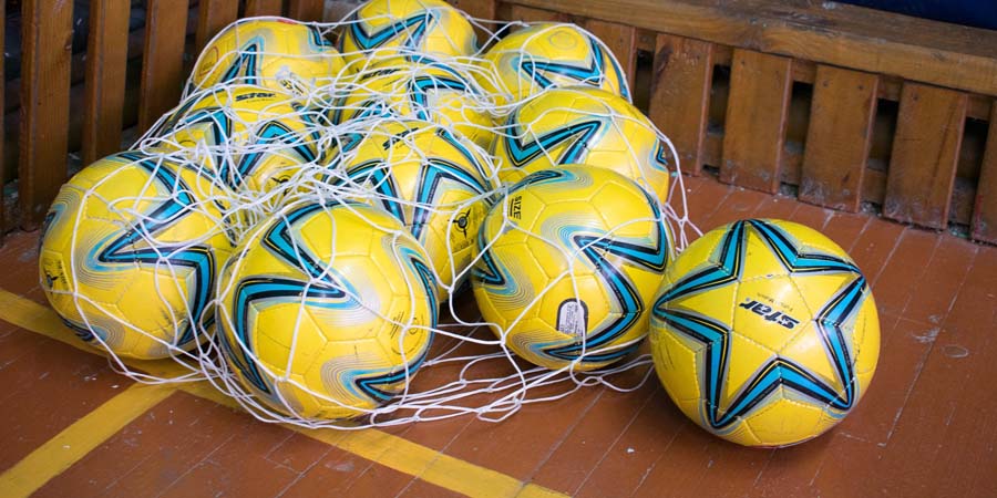 Числа кратные 8. Цифры четырёхзначного числа кратного 5. Деление с остатком. Числа кратные 5. Число кратное 5.