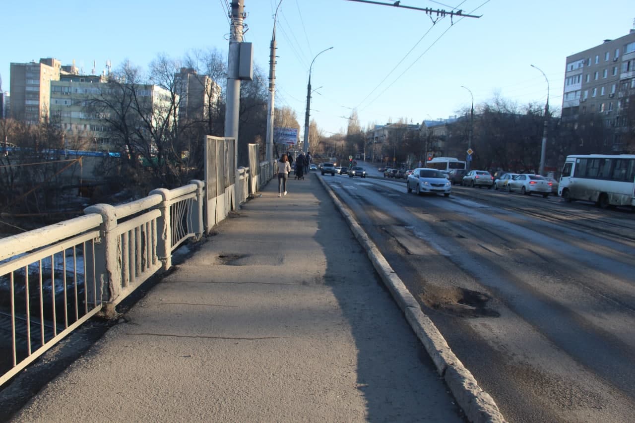 новоандреевский мост в москве. мост через реку. на мосту 3 улица. петербург лебяжья канавка. на мосту 3 улица.